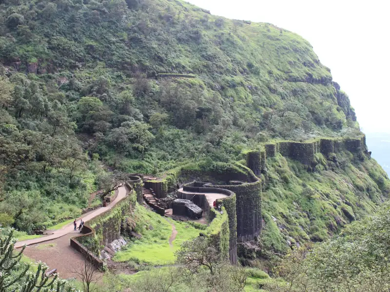 Navi Mumbai to Raigad Fort Cab